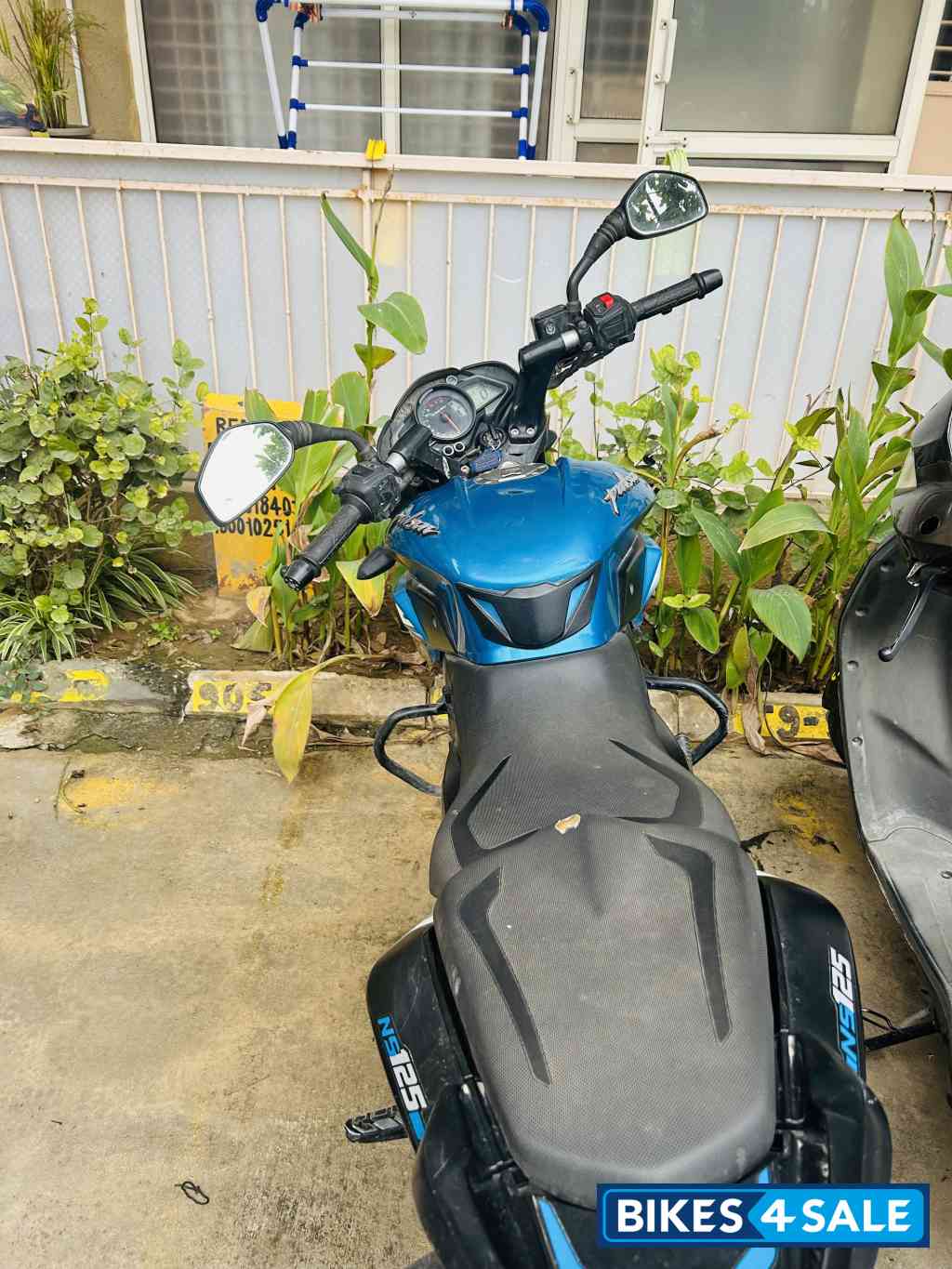 Blue Bajaj Pulsar NS 125