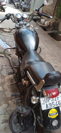 Black Royal Enfield Thunderbird 350