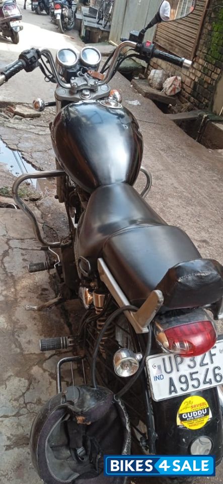 Black Royal Enfield Thunderbird 350