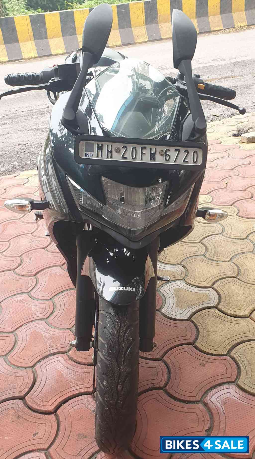 Black Suzuki Gixxer SF BS6