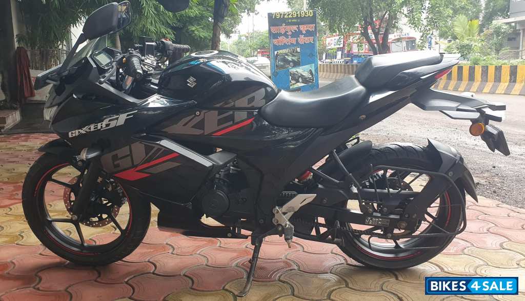 Black Suzuki Gixxer SF BS6