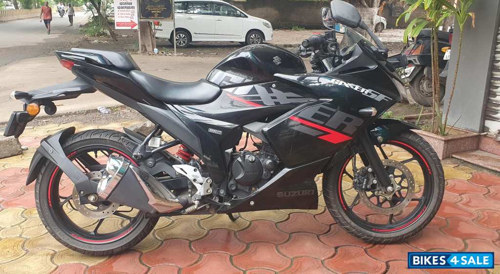 Black Suzuki Gixxer SF BS6