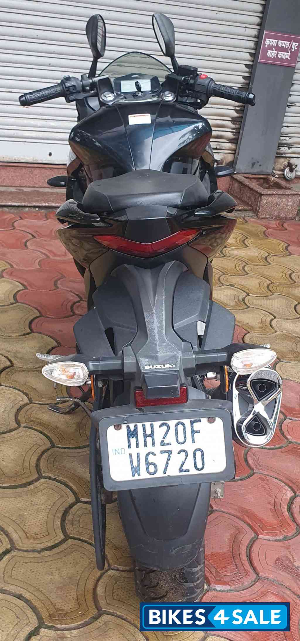 Black Suzuki Gixxer SF BS6