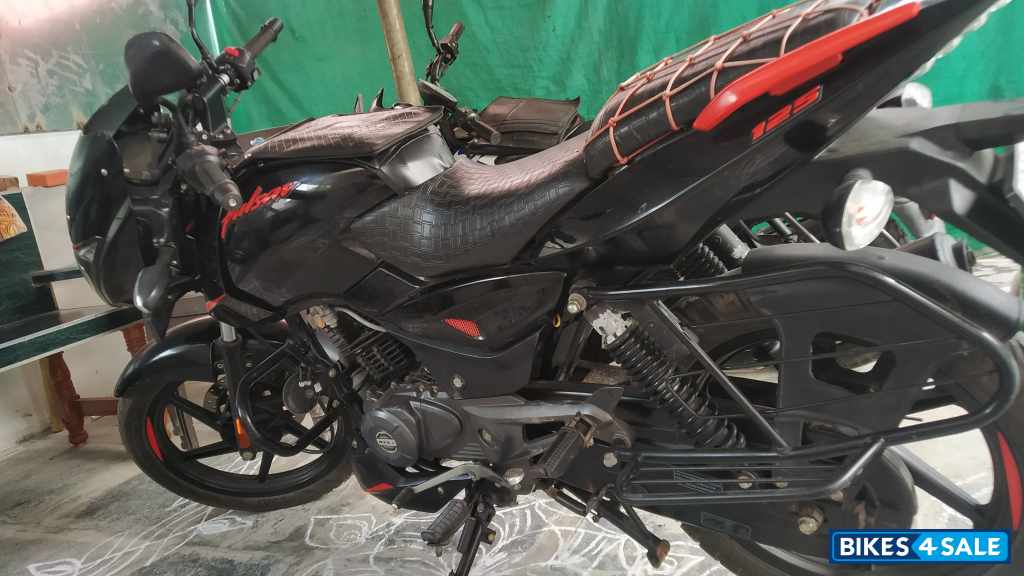Bajaj Pulsar 125 Neon BS6