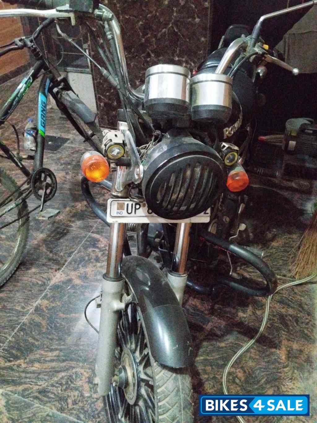 Black Royal Enfield Thunderbird 350