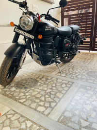 Royal Enfield Classic Stealth Black 2021 Model
