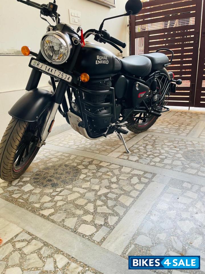Royal Enfield Classic Stealth Black