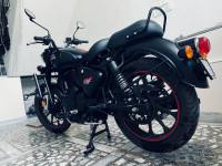 Royal Enfield Classic Stealth Black