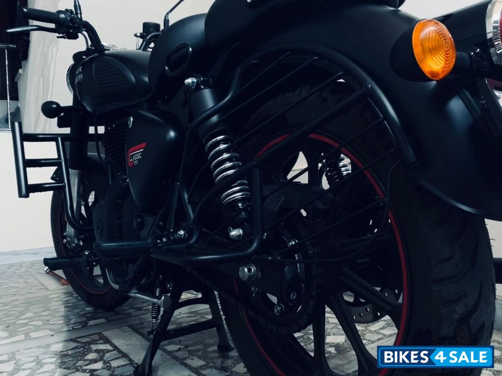 Royal Enfield Classic Stealth Black