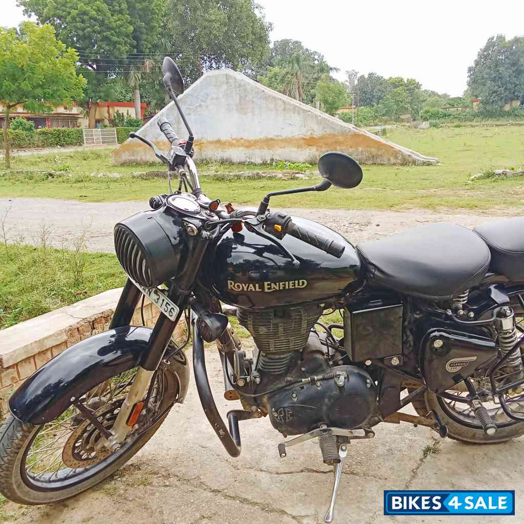 Black Royal Enfield Classic 350