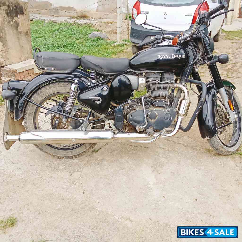 Black Royal Enfield Classic 350