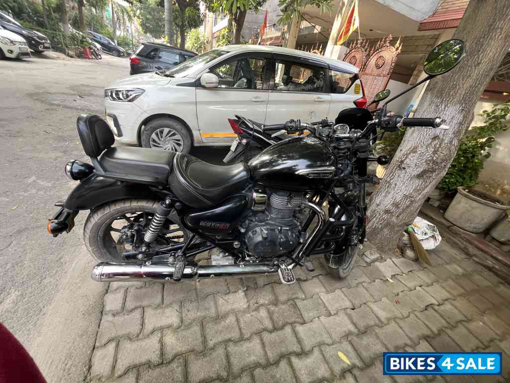 Black Royal Enfield Meteor 350 Stellar