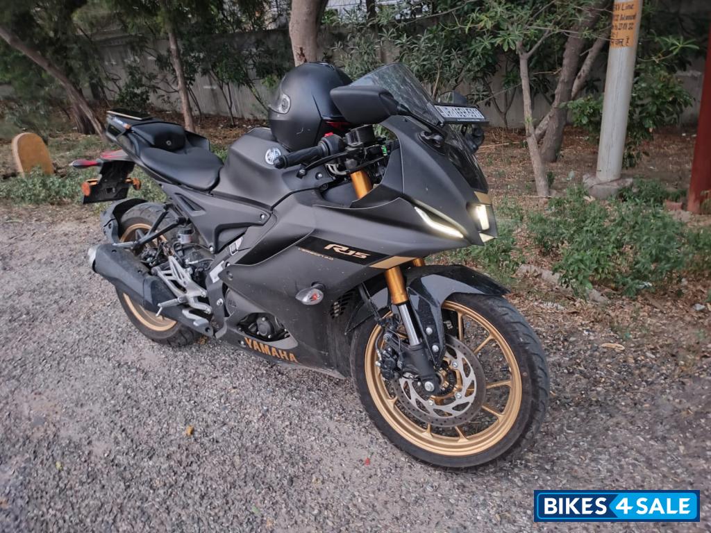 Yamaha R15 V4