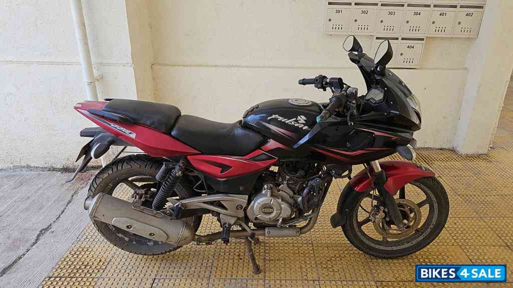 Bajaj Pulsar 220F