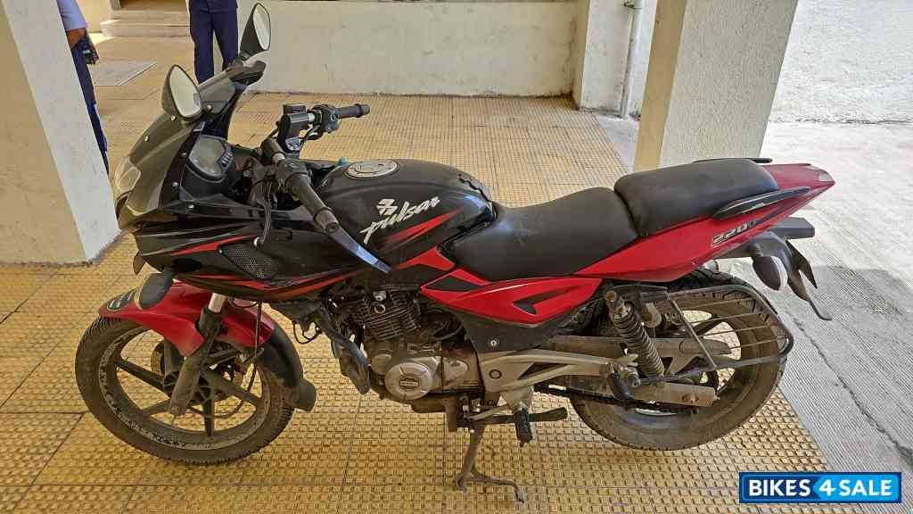 Bajaj Pulsar 220F