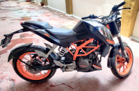 Orange KTM Duke 390