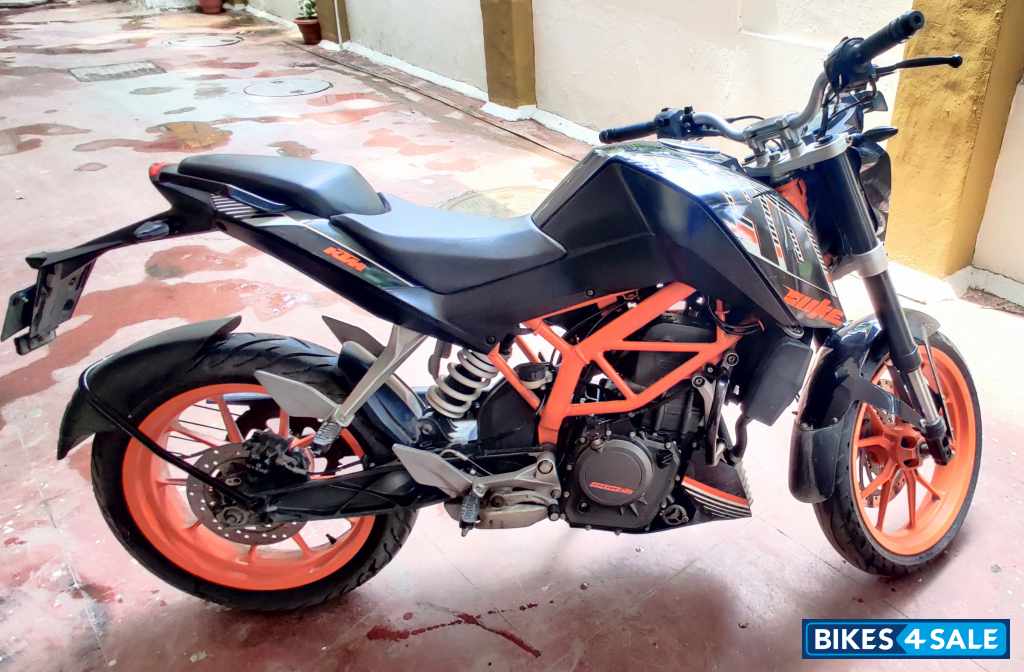 Orange KTM Duke 390