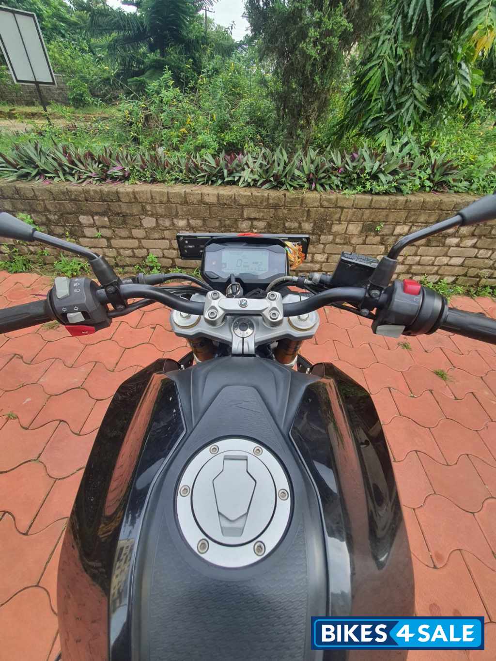 Black White BMW G 310 R