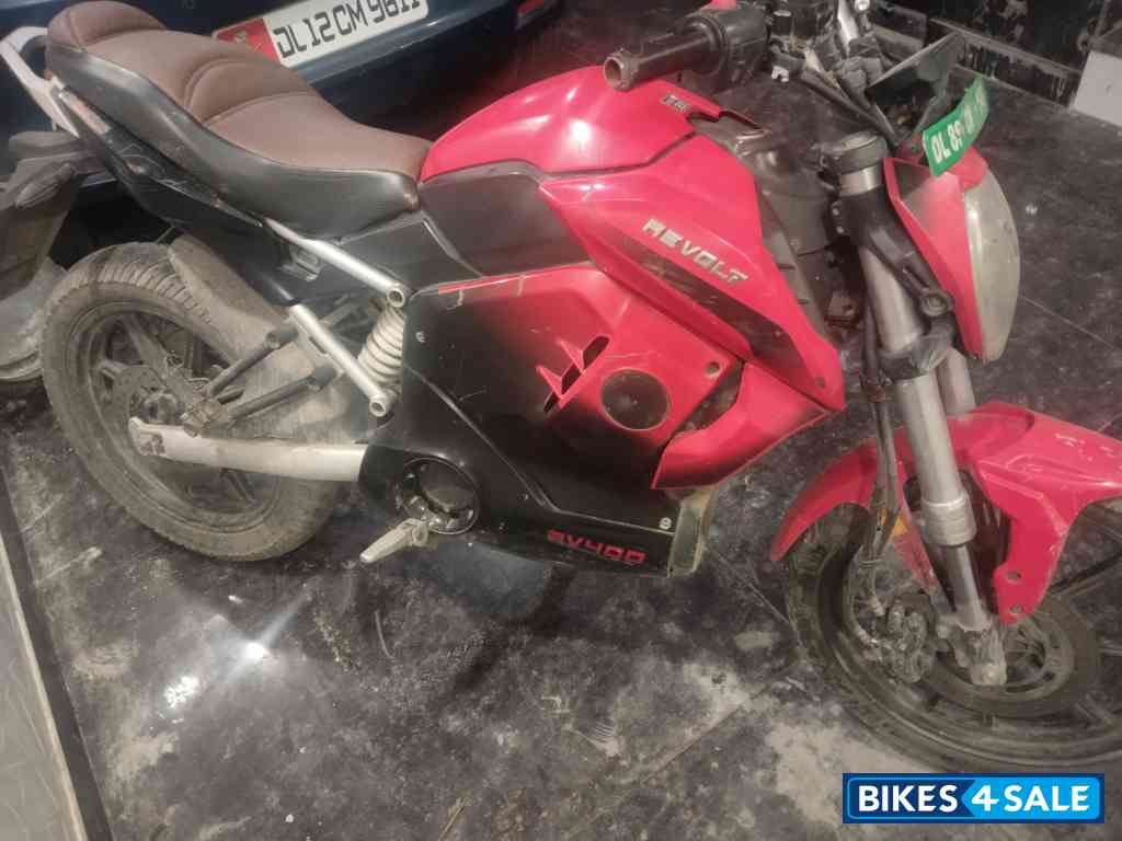 Revolt RV400 Eclipse Red