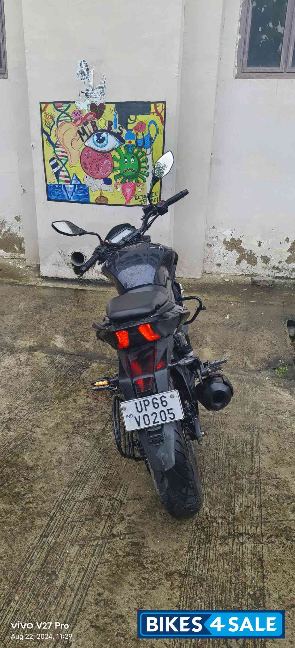 Dark Blue Bajaj Dominar 400 Disc