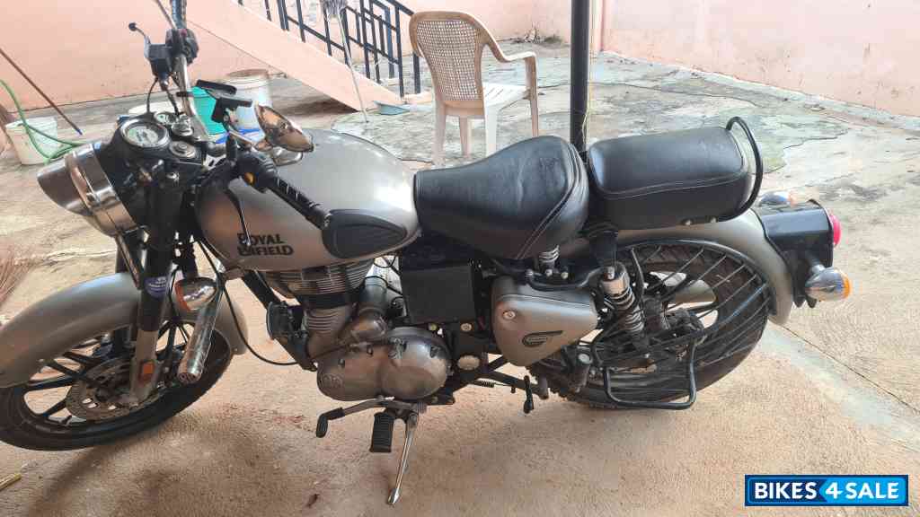 Gun Metal Grey Royal Enfield Classic 350 Dual Channel BS6