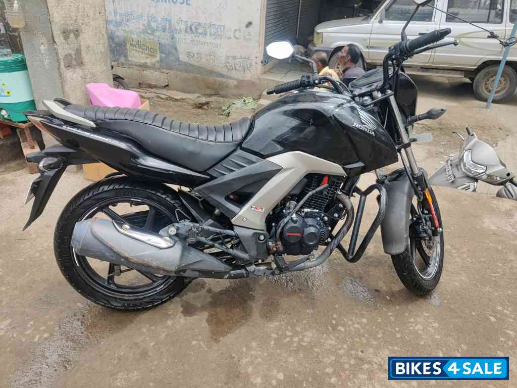 Black Honda CB Unicorn 160