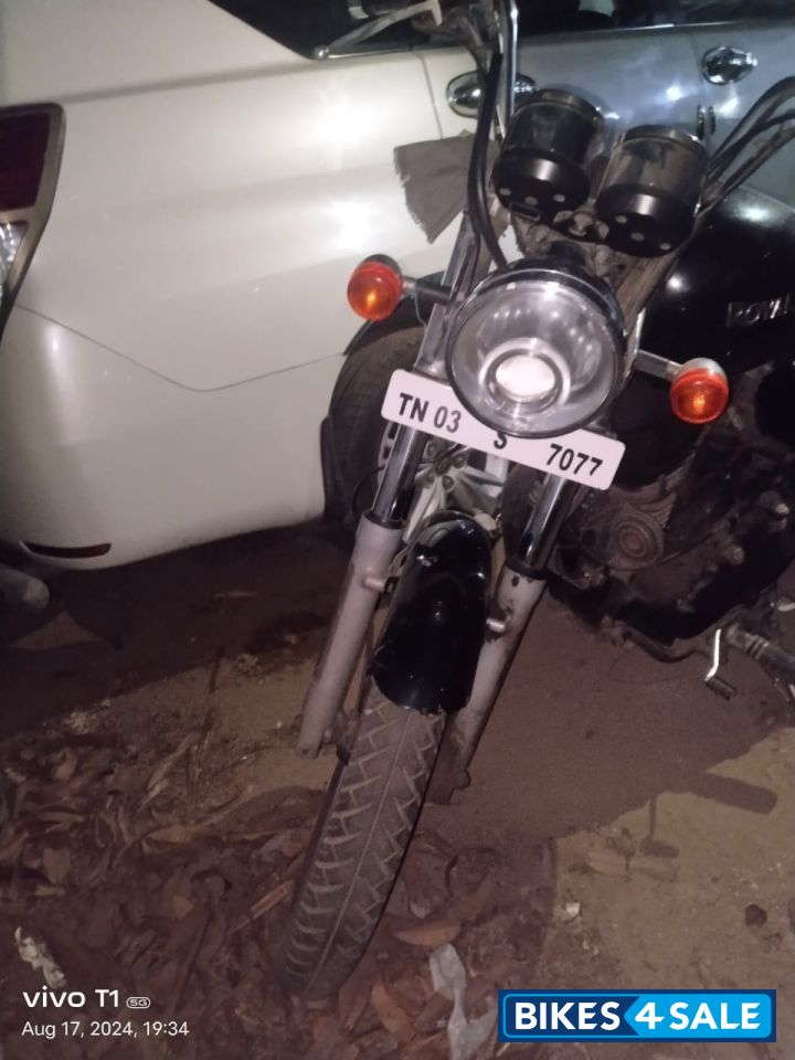 Black Royal Enfield Thunderbird 350 Black Royal Enfield Thunderbird 350