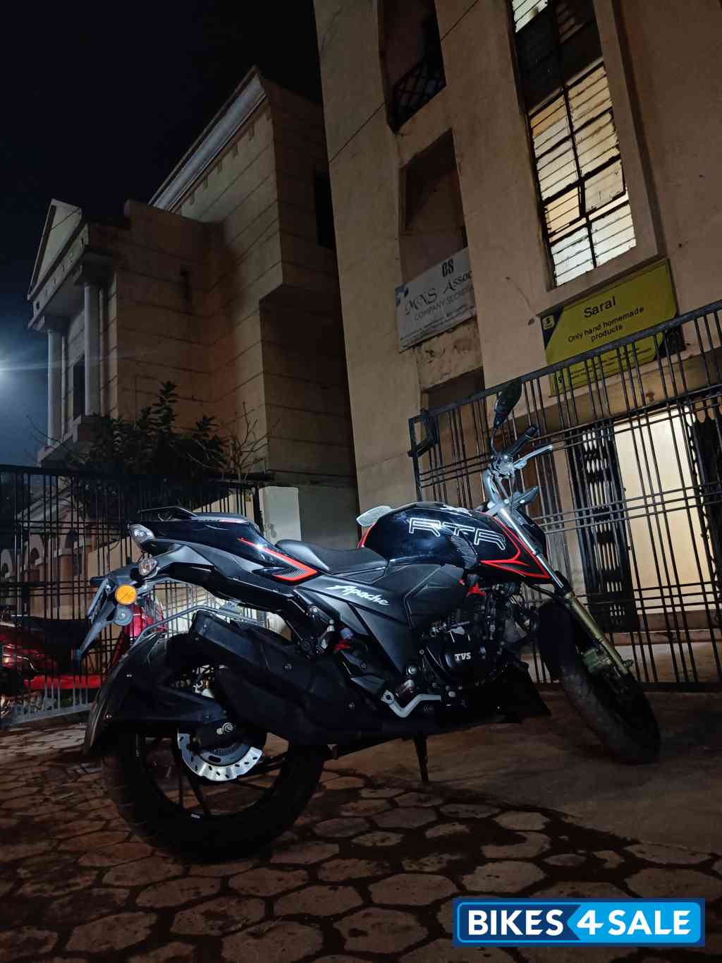 Black TVS Apache RTR 200 4V 2022