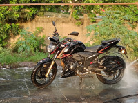 Black TVS Apache RTR 200 4V 2022