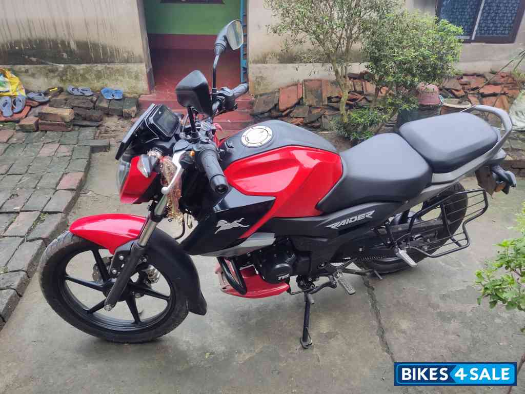 Red TVS Raider 125