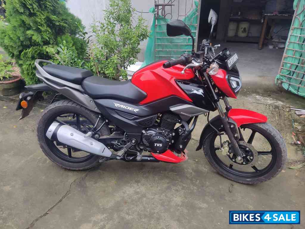 Red TVS Raider 125