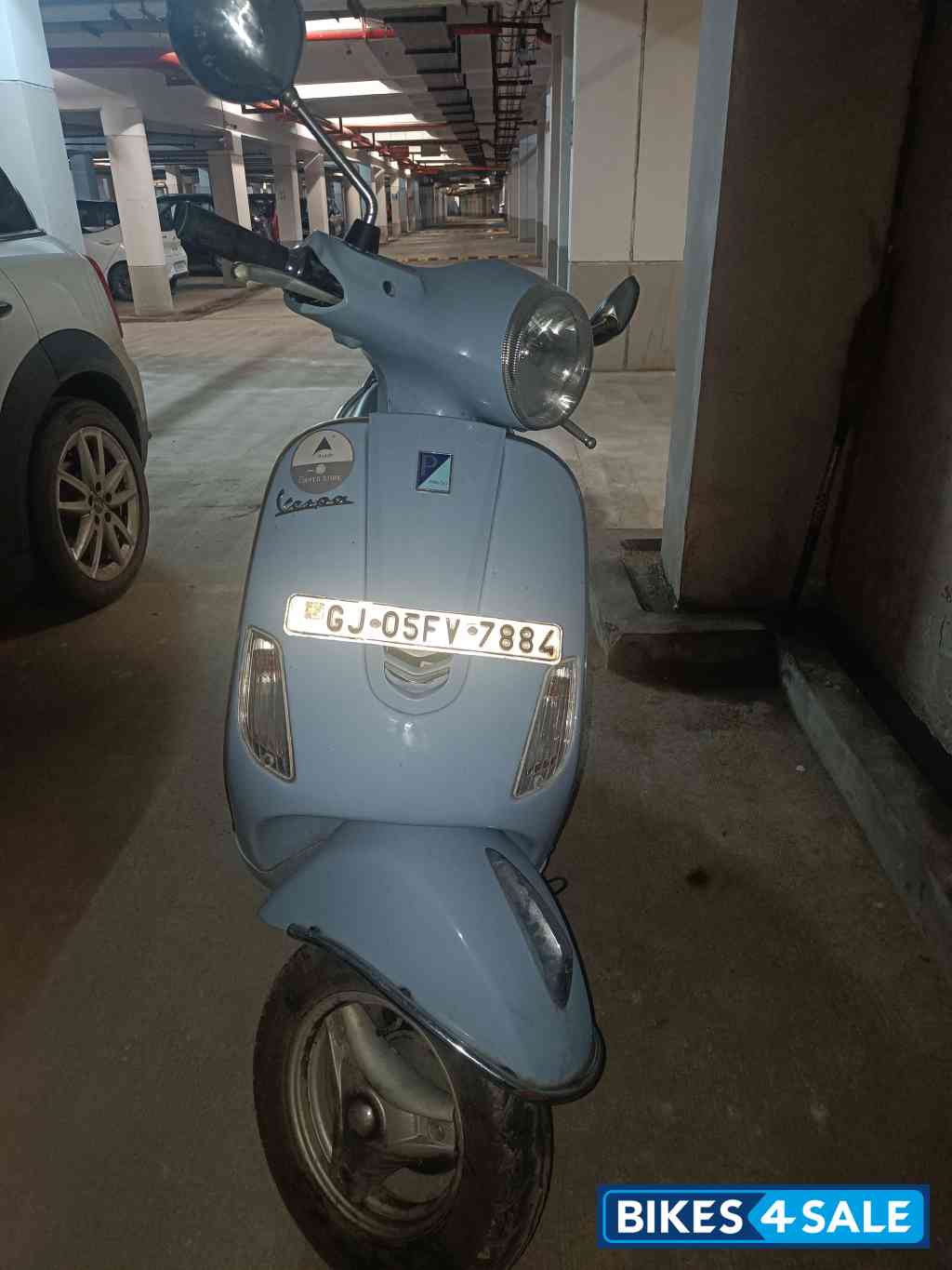 Blue Vespa ZX 125 BS6