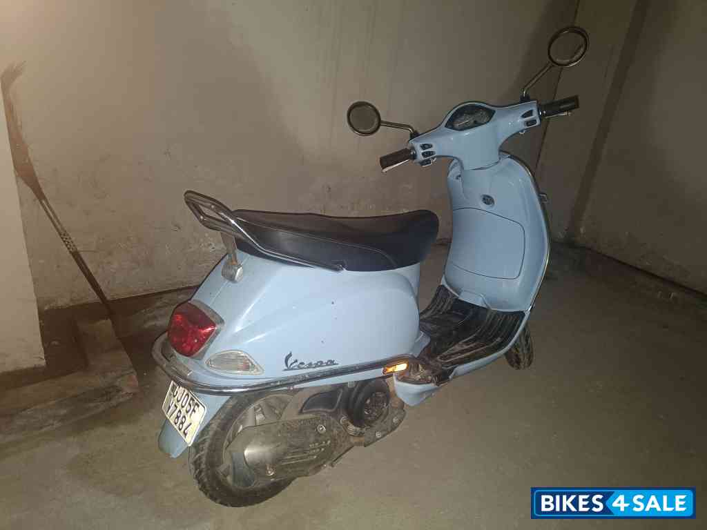 Blue Vespa ZX 125 BS6