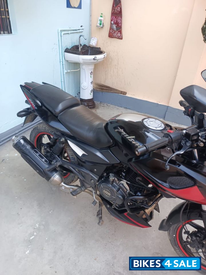 Black And Red Bajaj Pulsar 220F