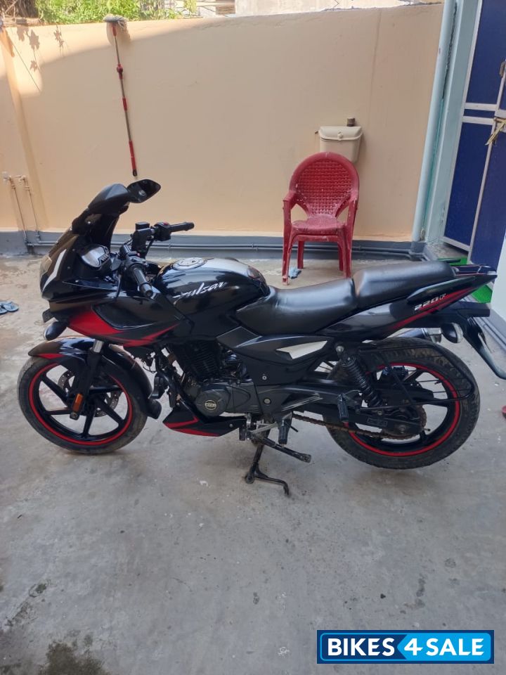 Black And Red Bajaj Pulsar 220F
