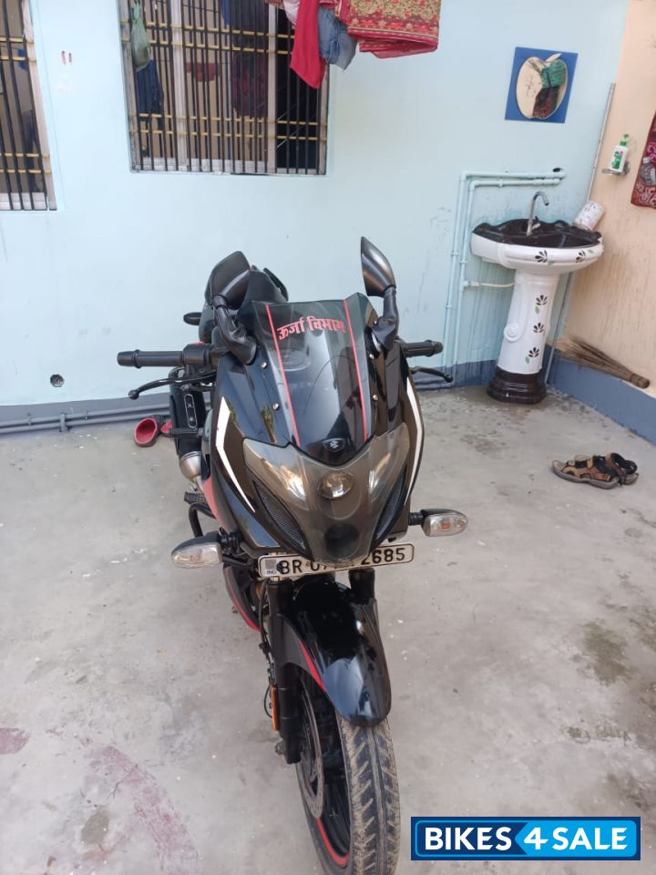 Black And Red Bajaj Pulsar 220F