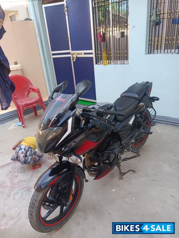 Black And Red Bajaj Pulsar 220F