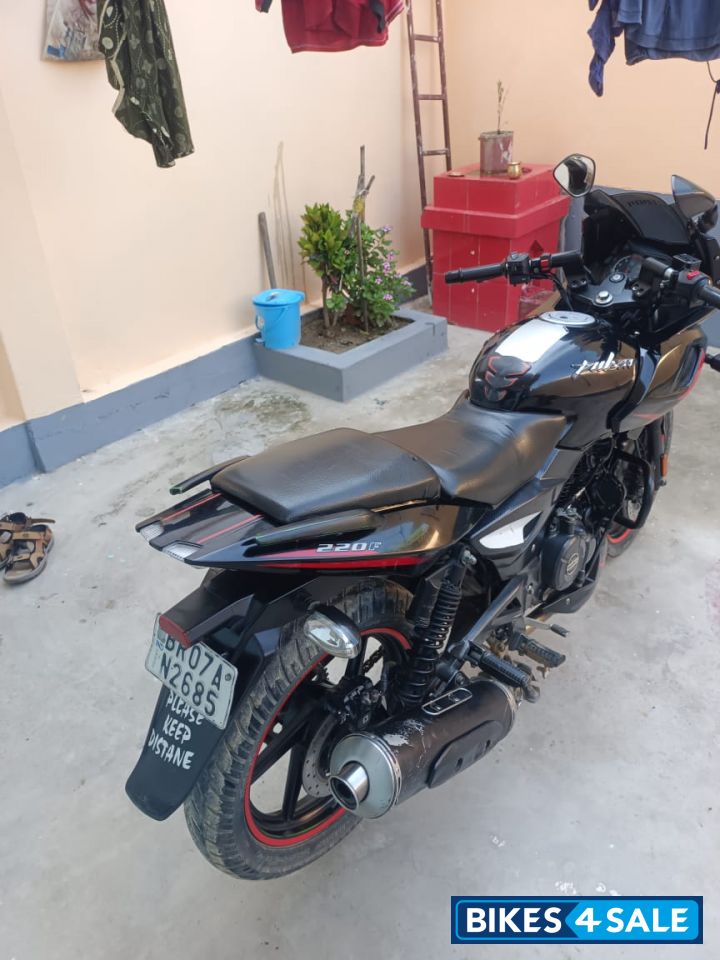 Black And Red Bajaj Pulsar 220F