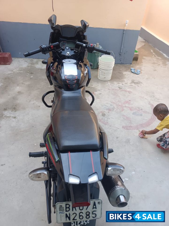 Black And Red Bajaj Pulsar 220F