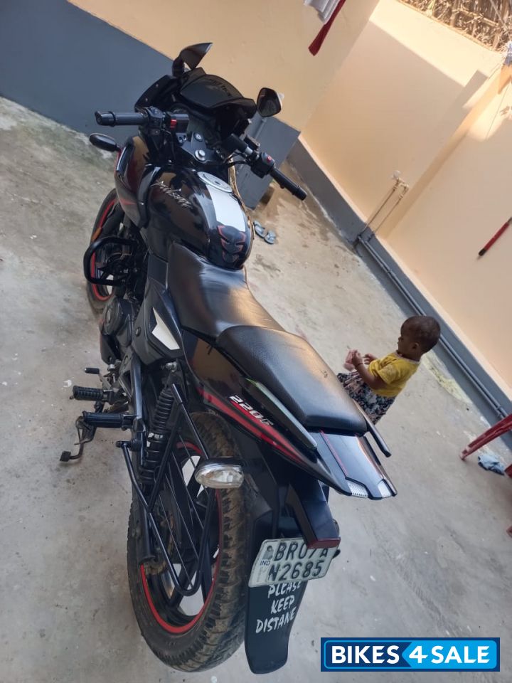 Black And Red Bajaj Pulsar 220F