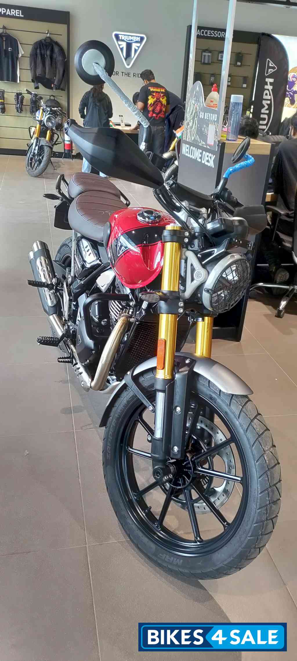 Red Triumph Scrambler 400 X