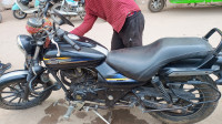 Blue Bajaj Avenger Street 150