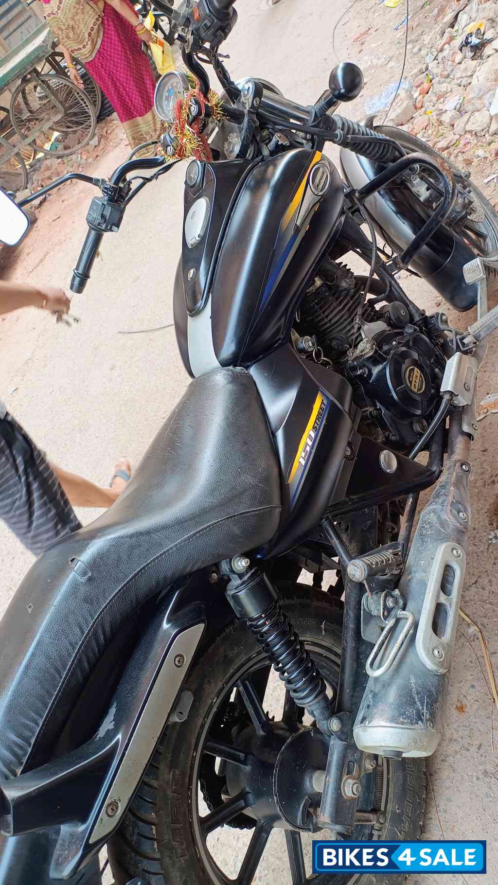 Blue Bajaj Avenger Street 150