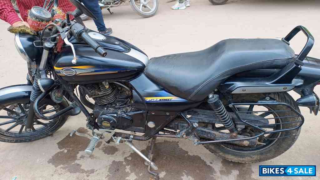 Blue Bajaj Avenger Street 150