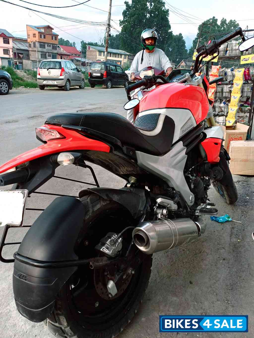 Mahindra Mojo XT 300