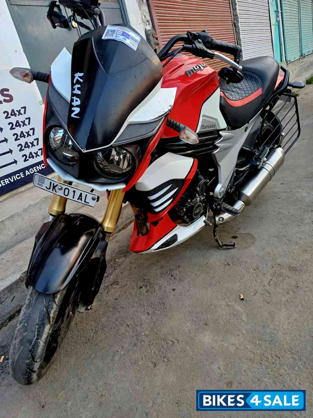 Mahindra Mojo XT 300