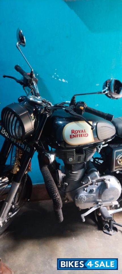 Black Royal Enfield Classic 350 BS VI