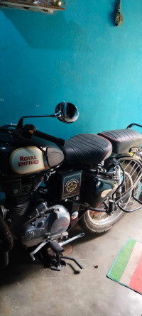 Black Royal Enfield Classic 350 BS VI