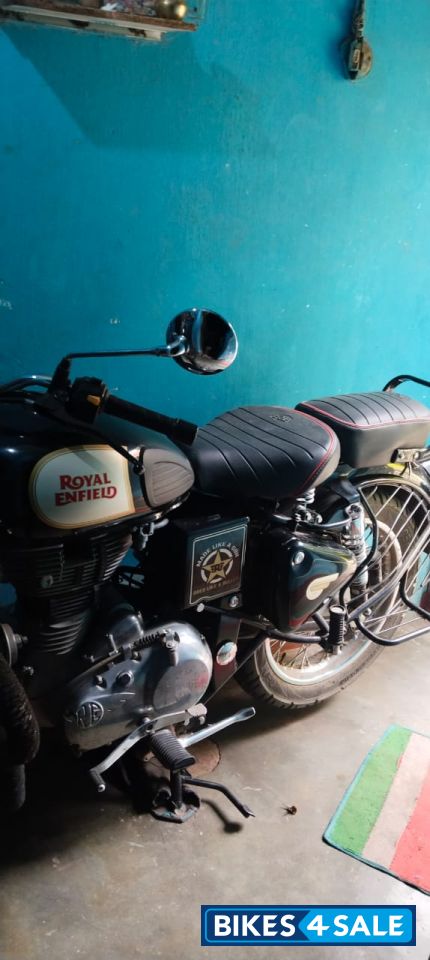 Black Royal Enfield Classic 350 BS VI
