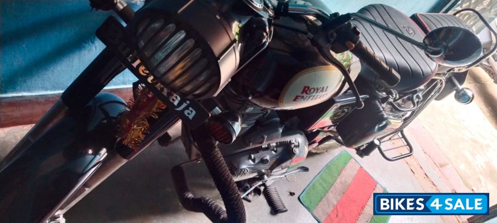 Black Royal Enfield Classic 350 BS VI